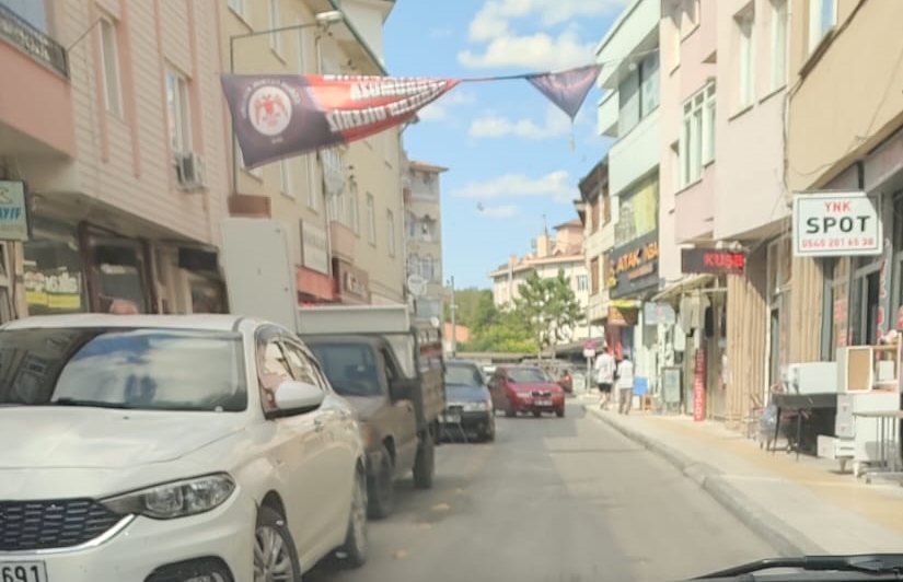 ÃœÃ‡TUTLAR CADDESÄ°â€™NDE  TRAFÄ°K KEÅžMEKEÅžLÄ°ÄžÄ°!